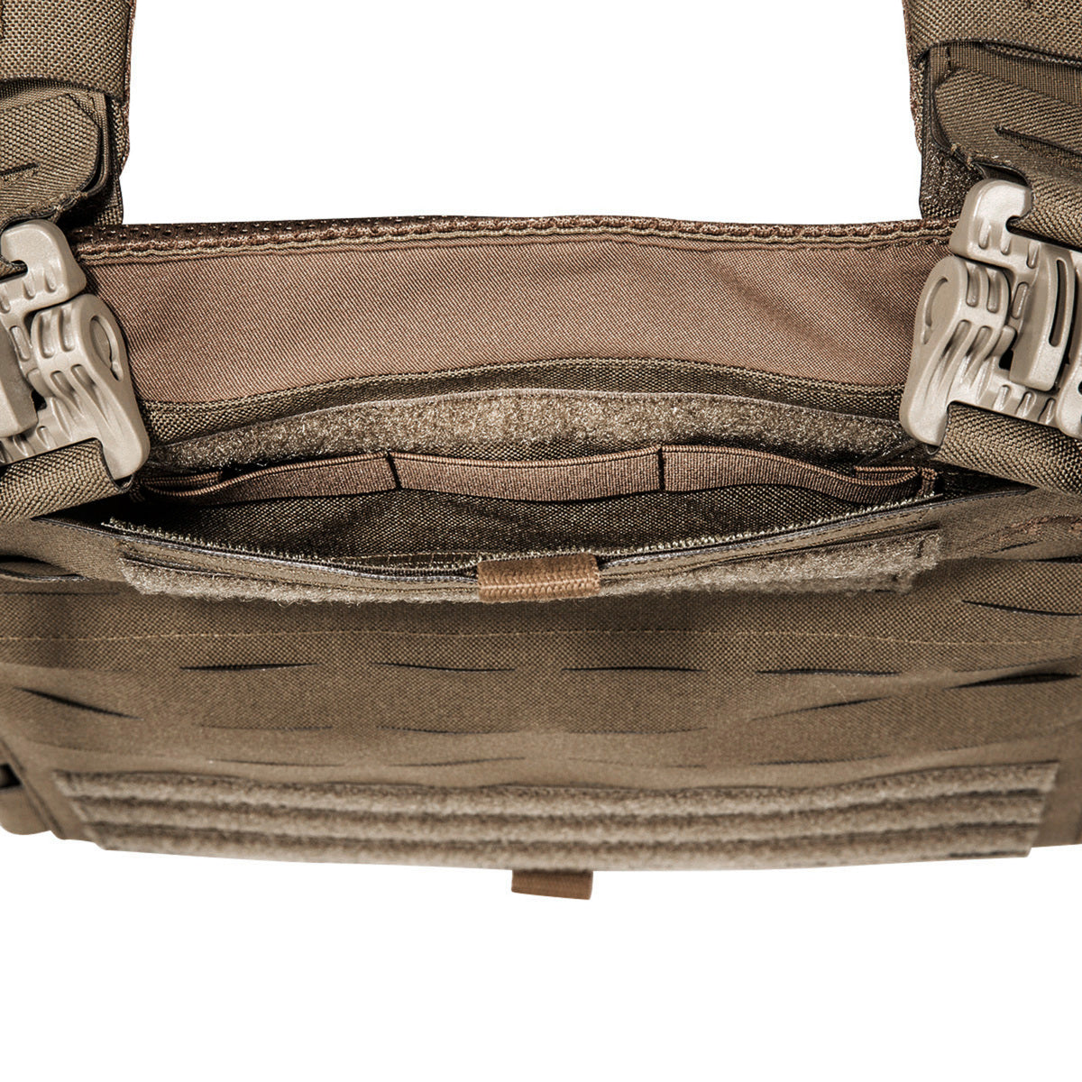 Interior of zippered pocket on Tasmanian Tiger QR LC Plate carrier - Coyote Brown